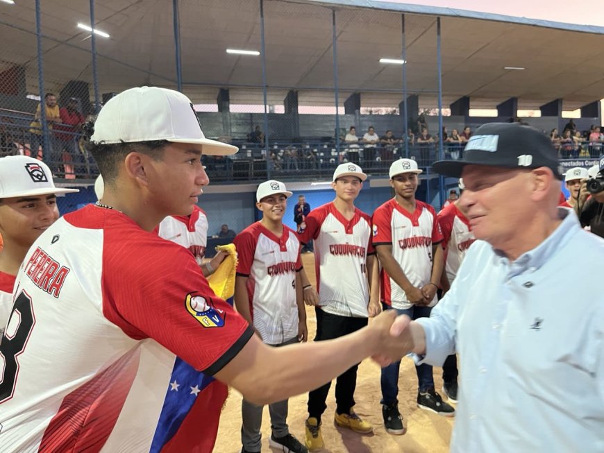 Alcaldía de Maracaibo entregó Orden Antonio José de Sucre a Pequeña Liga Coquivacoa