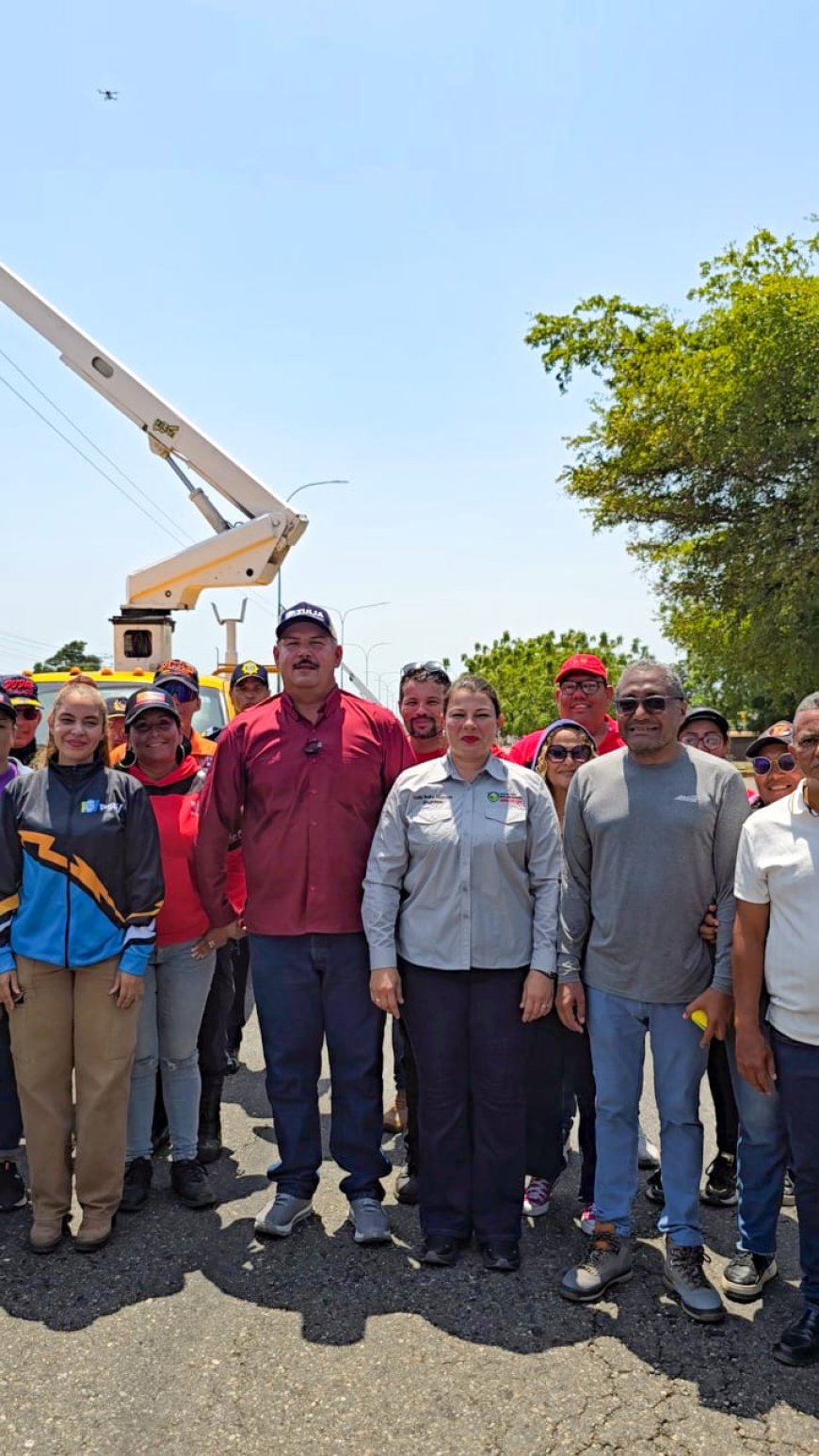 Luis Caldera ejecuta el Plan de Iluminación Vial en 13 kilómetros de la avenida Intercomunal de la COL