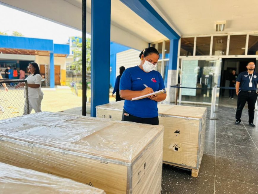 Luis Caldera entregó sillones para Unidad de Diálisis del Hospital Dr. Pedro García Clara*