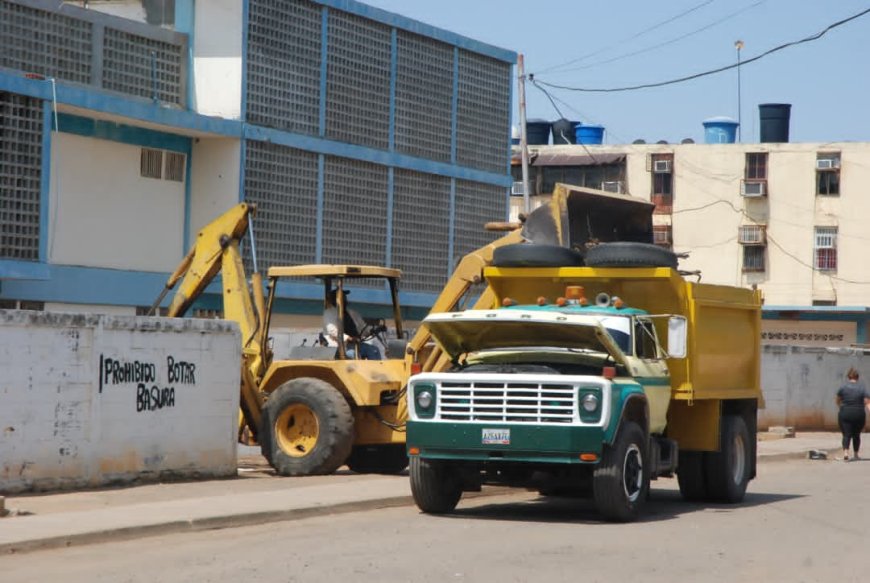 Unidad educativa y bloques de Raúl Leoni recibieron operativo de limpieza del IMA