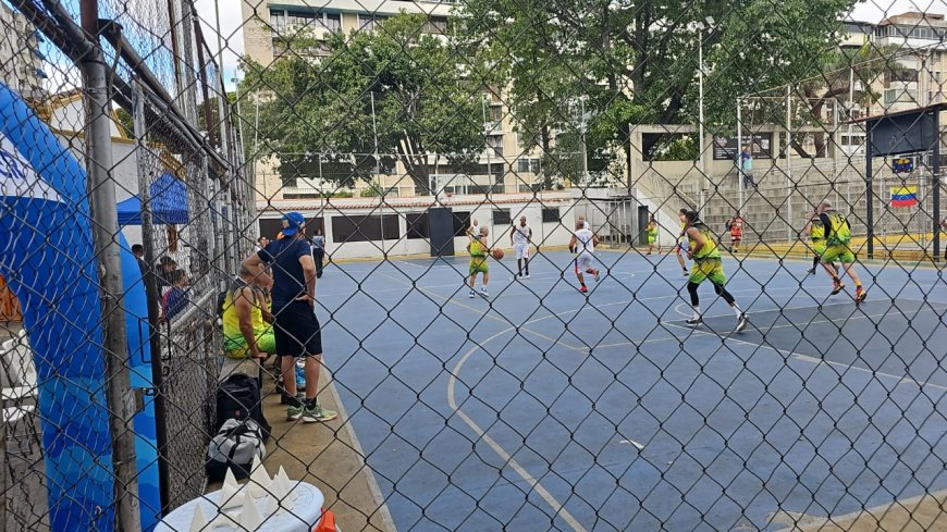 X Edición de Básket Máster 60: Casa Yel y Somos 23 se juegan su invicto