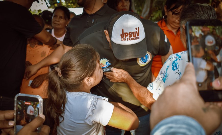 Alcalde Héctor Soto entregó más de 700 láminas de zinc y fortaleció atención a adultos mayores en El Bajo