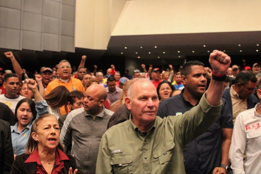 Alcalde Di Martino: "Unidos en paz y oración por nuestro presidente Maduro y Cilia Flores"