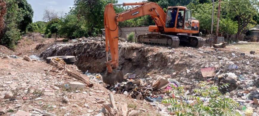 Más de 100 toneladas de basura recogió la Alcaldía de Maracaibo en una cañada de "Francisco Eugenio Bustamante" 