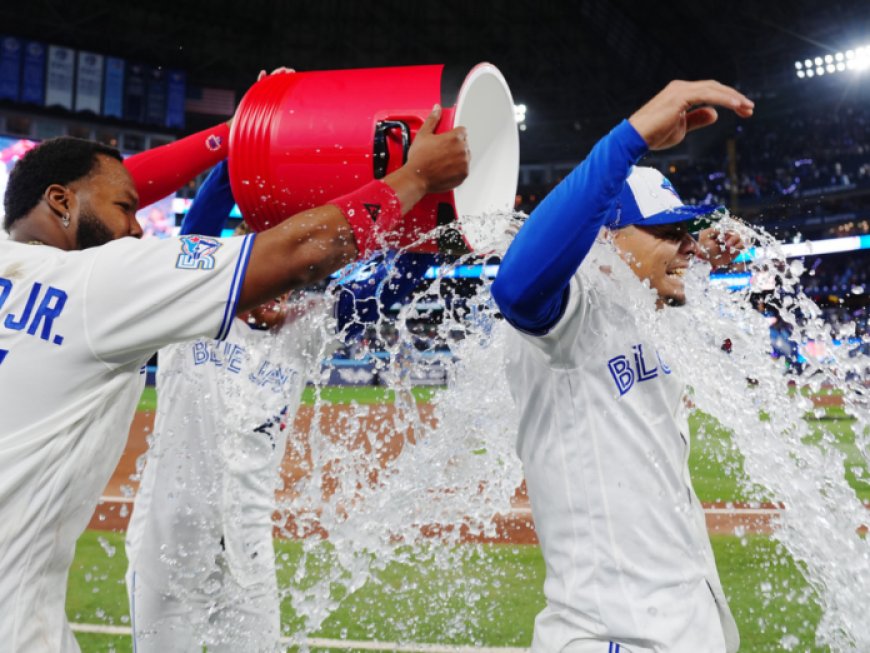 Andrés Giménez el héroe de Toronto: Dejó en el campo a Oakland