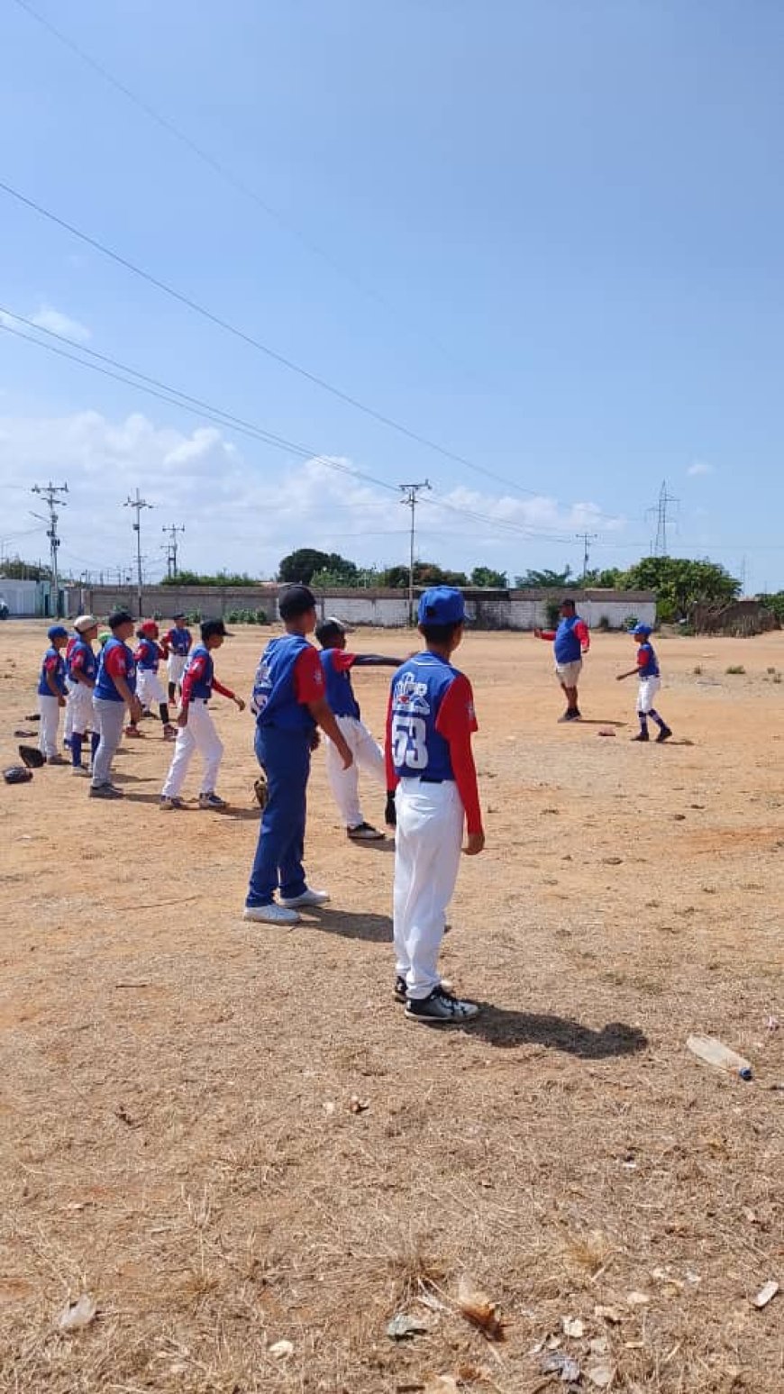 En la Villa San Isidro se levanta la liga "Dios es Fiel", solo con el apoyo de los padres y amigos