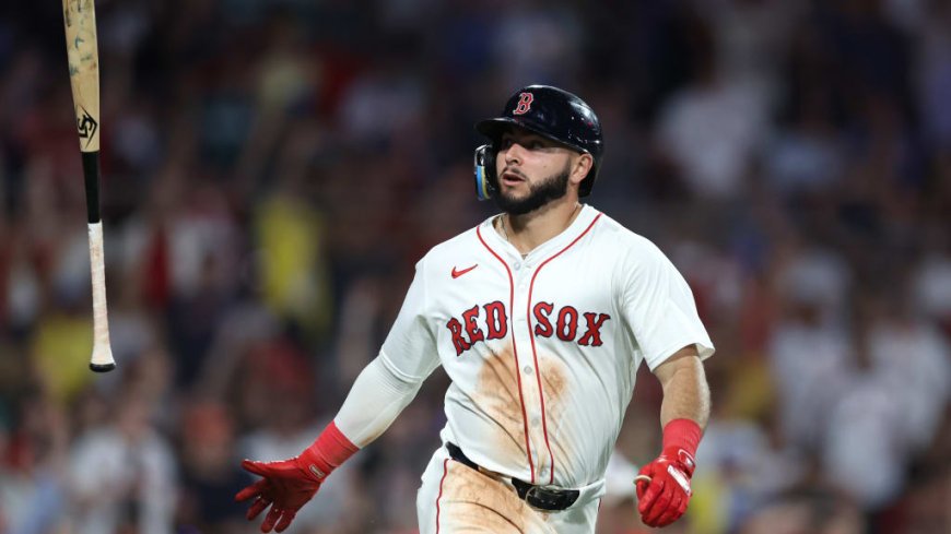 Wilyer Abeu rugió con jonrón y doblete