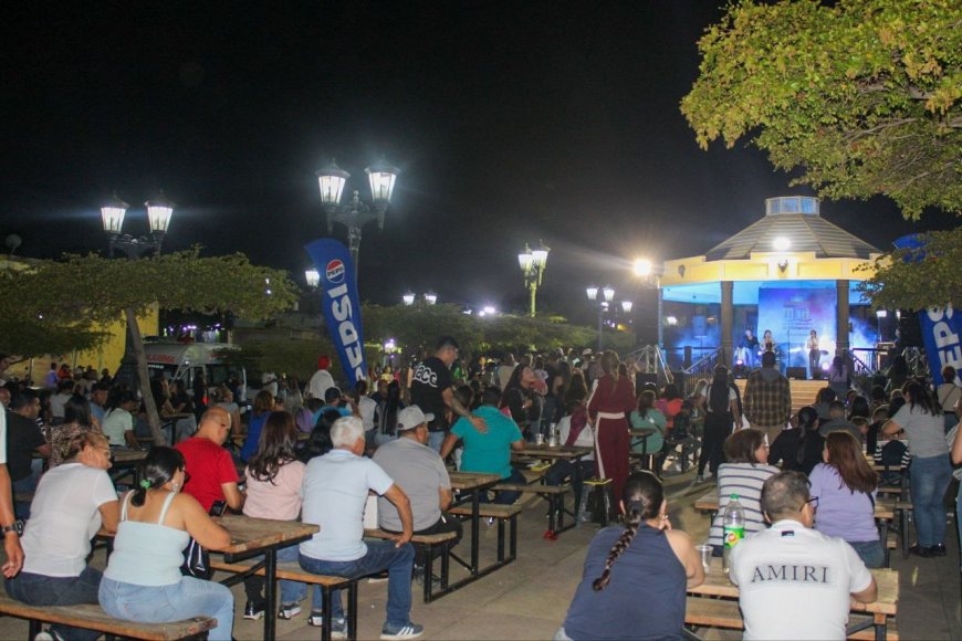 Programa de la Alcaldía de Maracaibo!  Vive la Retreta llenó de gaita y alegría al boulevard de Santa Lucía