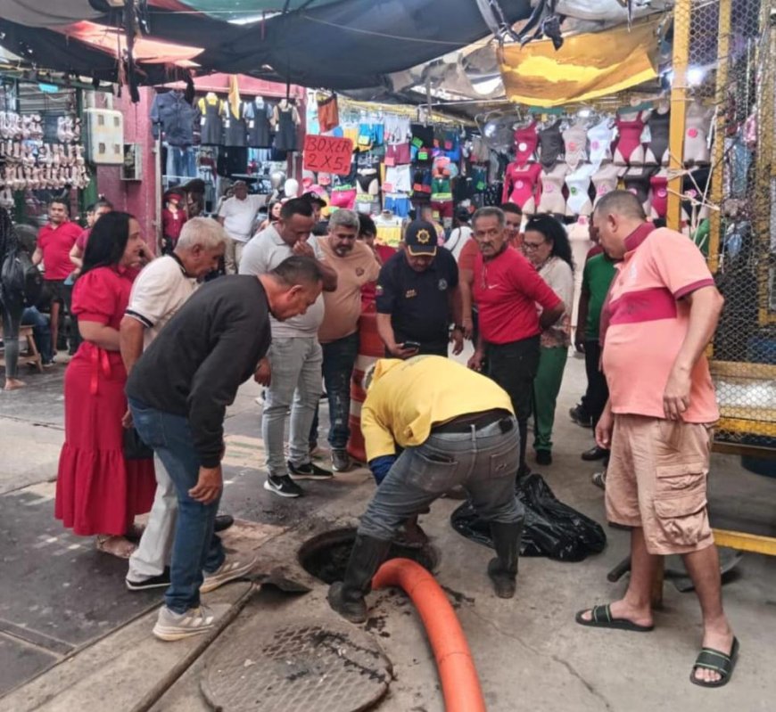 ¡Alcaldía de Maracaibo resuelve! Extraen grasa que obstruía alcantarillas en el Callejón de los Pobres