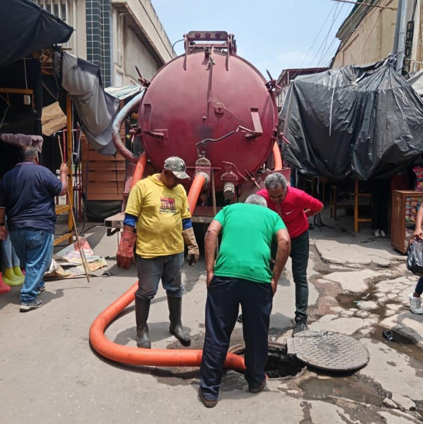 ¡Alcaldía de Maracaibo resuelve! Extraen grasa que obstruía alcantarillas en el Callejón de los Pobres
