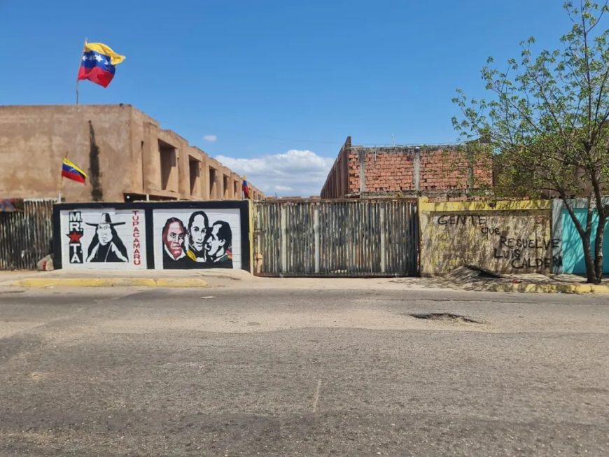 Adiós a los a invasores frente al Colegio Gonzaga