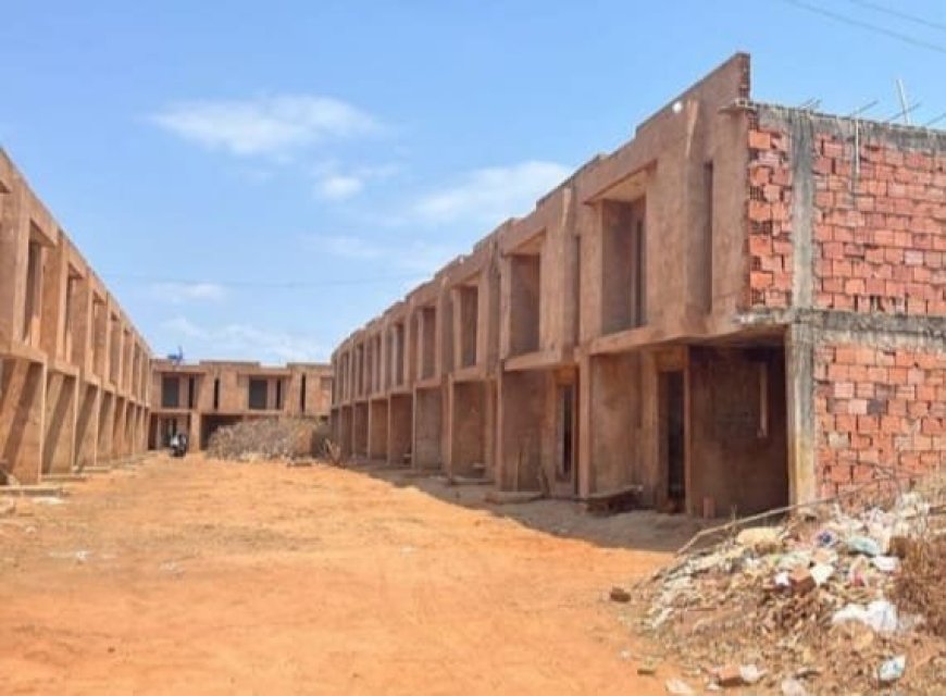 Adiós a los a invasores frente al Colegio Gonzaga