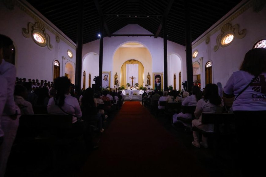 Gobernador Luis Caldera acompaña la Misa Crismal en la Catedral de Maracaibo