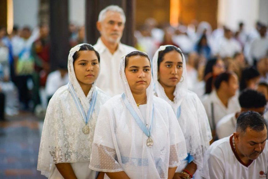 Gobernador Luis Caldera acompaña la Misa Crismal en la Catedral de Maracaibo