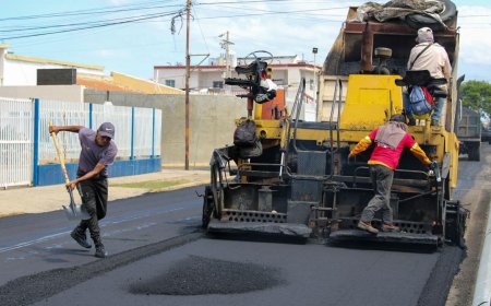 En San Jacinto se colocan también más de 10 mil toneladas de asfalto 