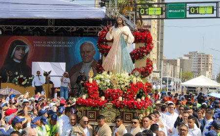 100 mil feligreses acompañaron la imagen de Jesús de la Divina Misericordia. 