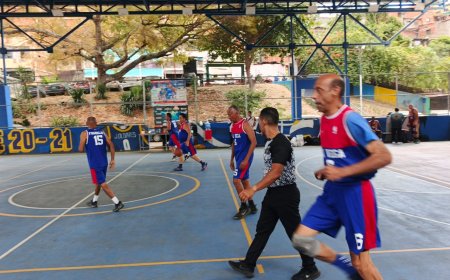 Con 7 juegos echa candela el básket tercera edad.