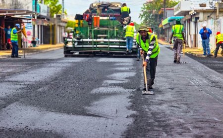 Luis Caldera activa el Plan de Asfaltado en Campo Boyacá, municipio Jesús Enrique Lossada