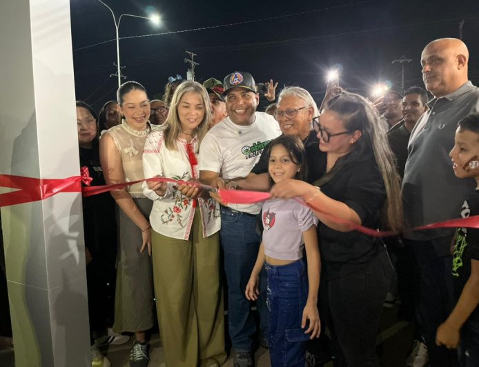 Alcalde Frank Carreño inauguró Primera Parada Inteligente en Cabimas
