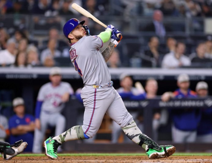 Francisco Álvarez mandó dos para las gradas