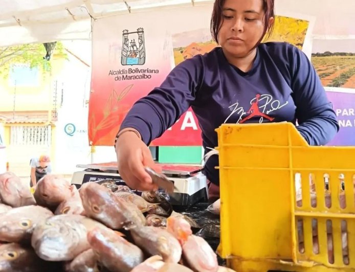 ¡300 familias atendidas! Jornada del pescado llegó a la Urbanización Altos del Sol Amado