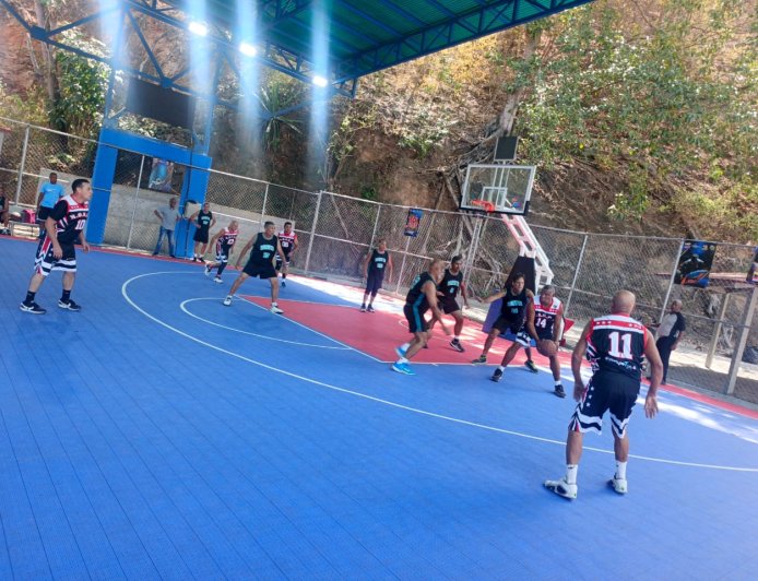 BASQUET MÁSTER: Duelo entre invictos