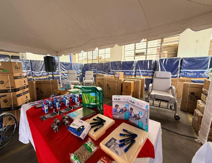 Gobernador Luis Caldera entregó dotación de equipos e insumos a hospitales de la región