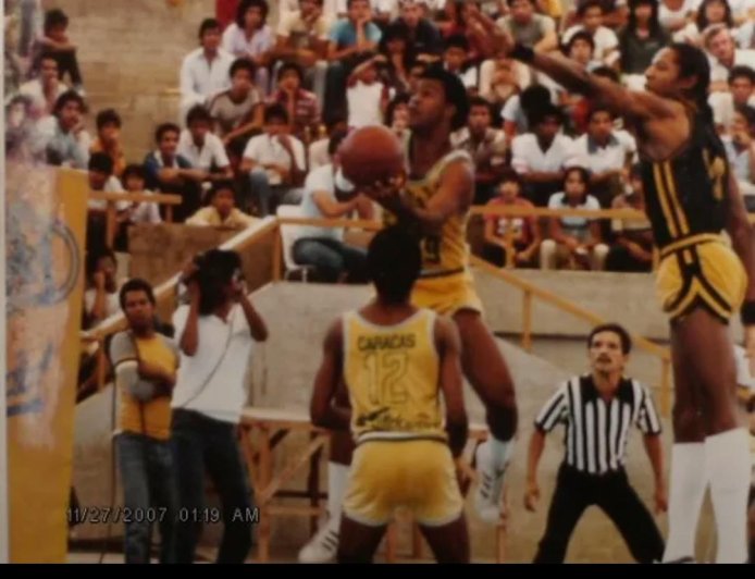 Gustavo Maza viste de gala al básket máster 65