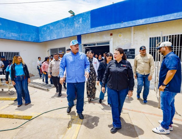 Luis Caldera inspecciona rehabilitación de la Clínica Popular “Tía Juana II” en el municipio Simón Bolívar