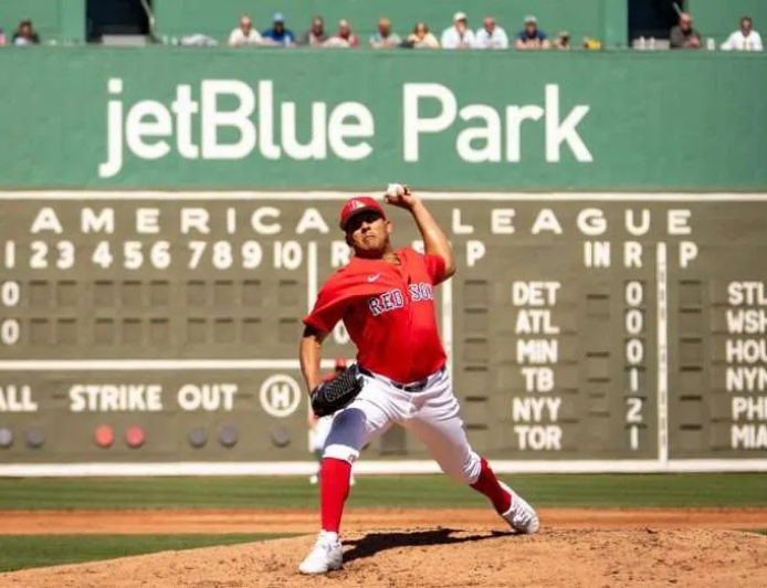 Ranger Suárez poncó a 6 en su primer triunfo