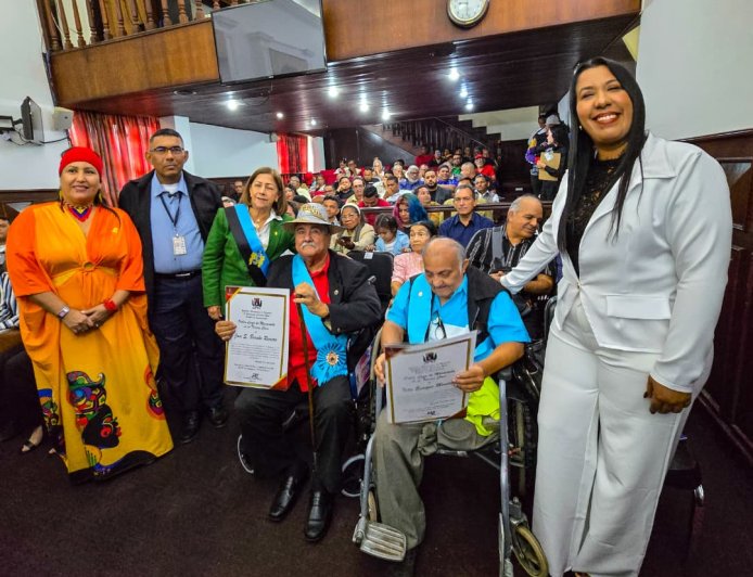 Reconocimiento a los héroes populares