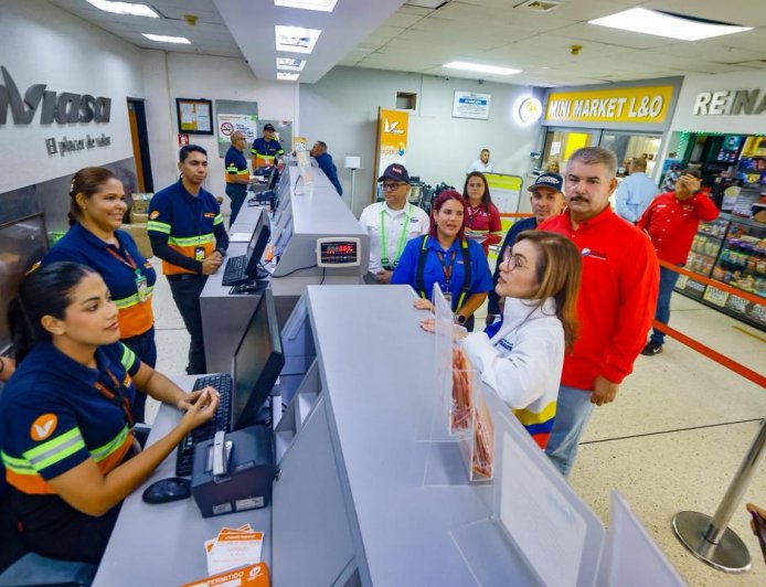 Ministra Jacqueline Farías inspeccionó trabajos de reacondicionamiento del Aeropuerto La Chinita