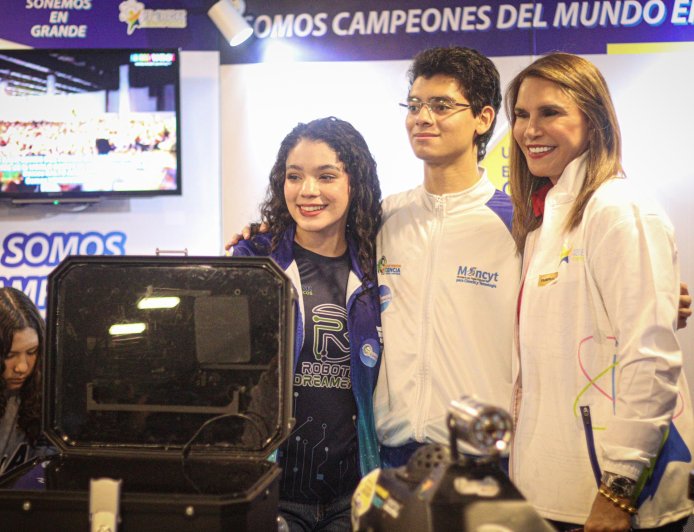 Ana Clara Barboza de Di Martino: “El Zulia va por buen camino en la robótica”