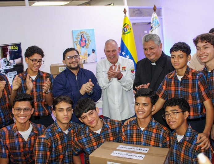 Alcalde Di Martino: "La juventud creativa en la robótica es la vanguardia de la patria"