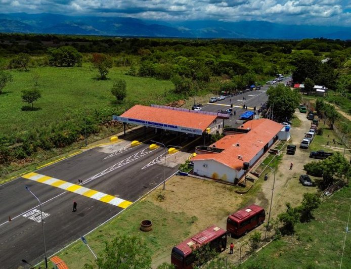 Gobernador Luis Caldera entrega 50 kilómetros rehabilitados de la vía Machiques-Colón