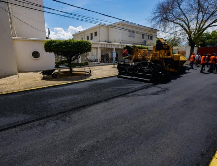 Gobernación del Zulia rehabilita accesos viales a la Facultad de Medicina y a Castillo Plaza