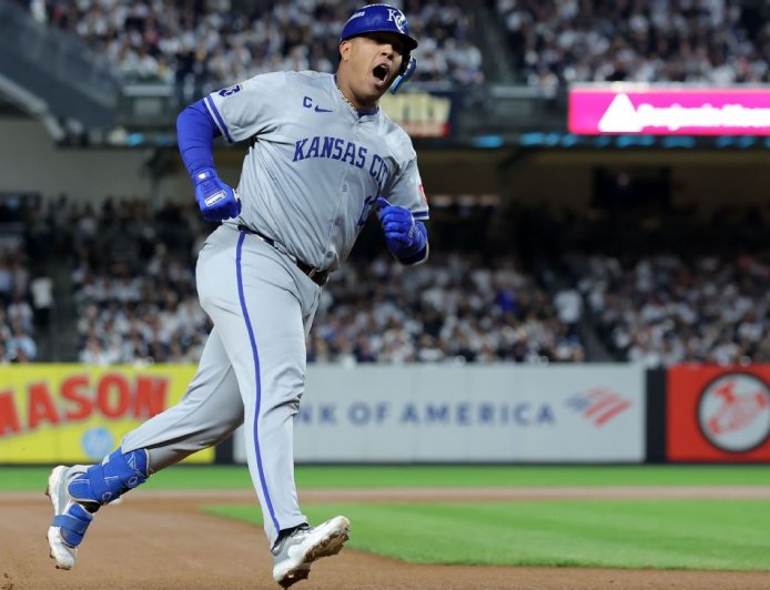 Salvador mandó a 371 pies su cuarto jonrón