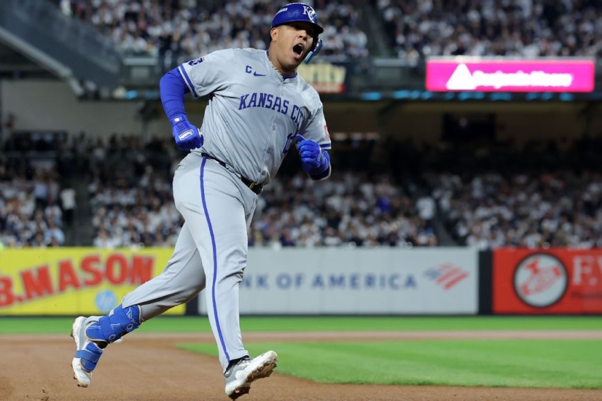 Salvador mandó a 371 pies su cuarto jonrón