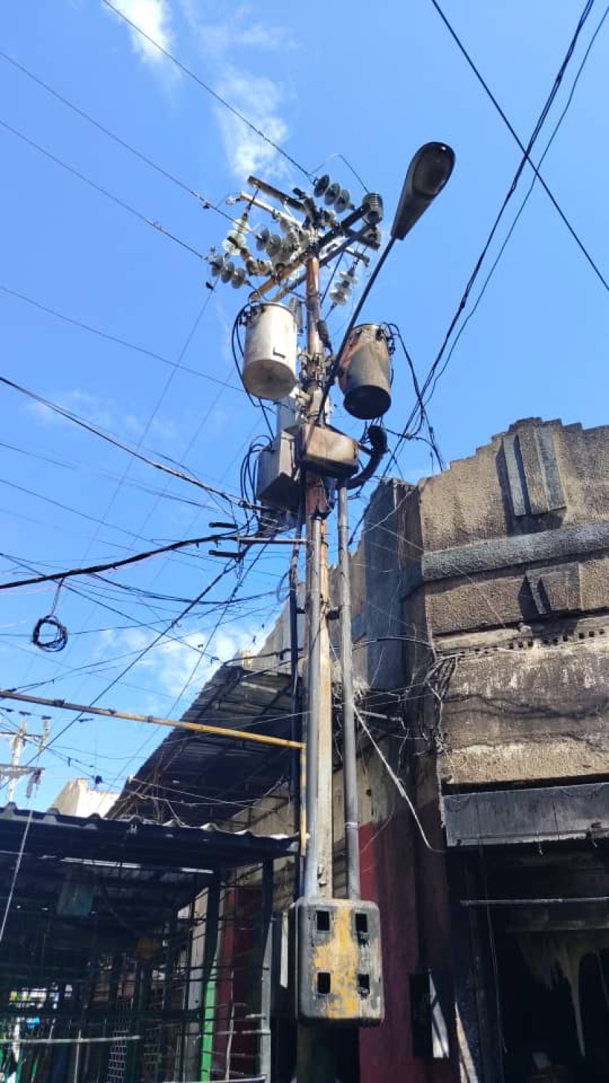 Reacción rápida de Bomberos de Maracaibo sofoca incendio en el Callejón de los Pobres