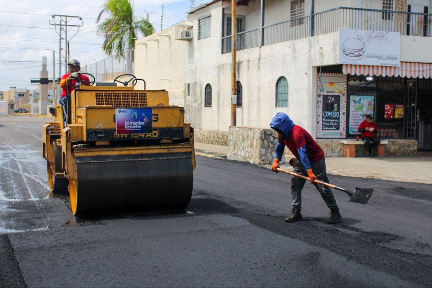 En San Jacinto se colocan también más de 10 mil toneladas de asfalto 