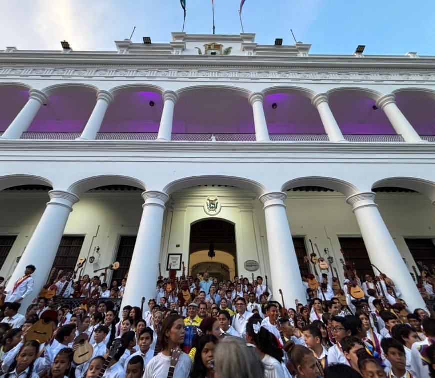 Gobernación del Zulia celebró el Día del Cuatro  con concierto en la plaza Bolívar de Maracaibo