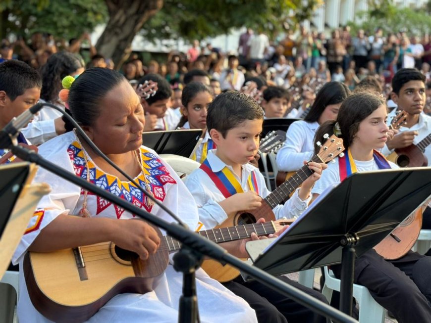 Gobernación del Zulia celebró el Día del Cuatro  con concierto en la plaza Bolívar de Maracaibo