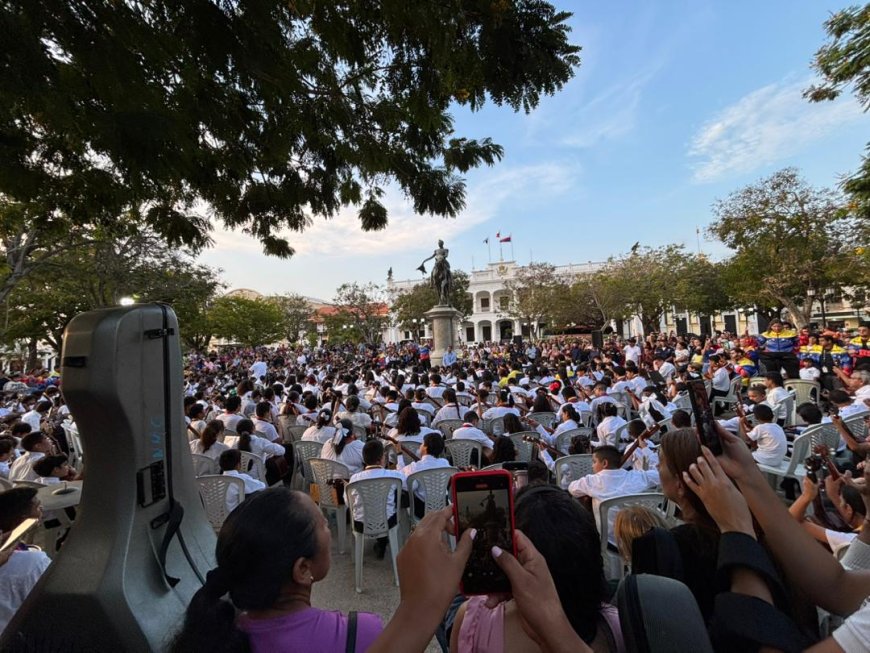 Gobernación del Zulia celebró el Día del Cuatro  con concierto en la plaza Bolívar de Maracaibo