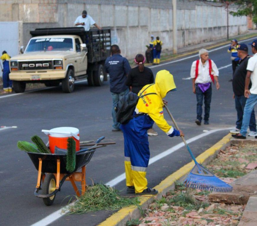 Alcalde Di Martino: "En Cumbres de Maracaibo se ejecutan obras junto al poder popular