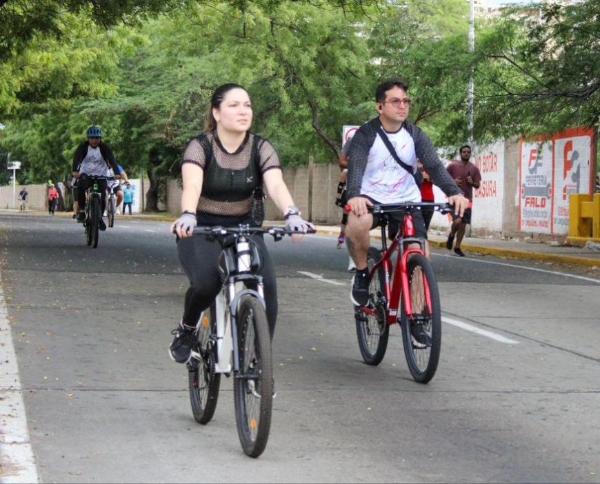 En la Ciclovía los marabinos abrazan el deporte en este domingo de misericordia