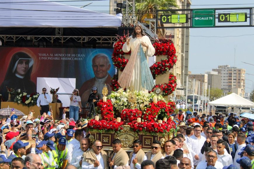 100 mil feligreses acompañaron la imagen de Jesús de la Divina Misericordia. 
