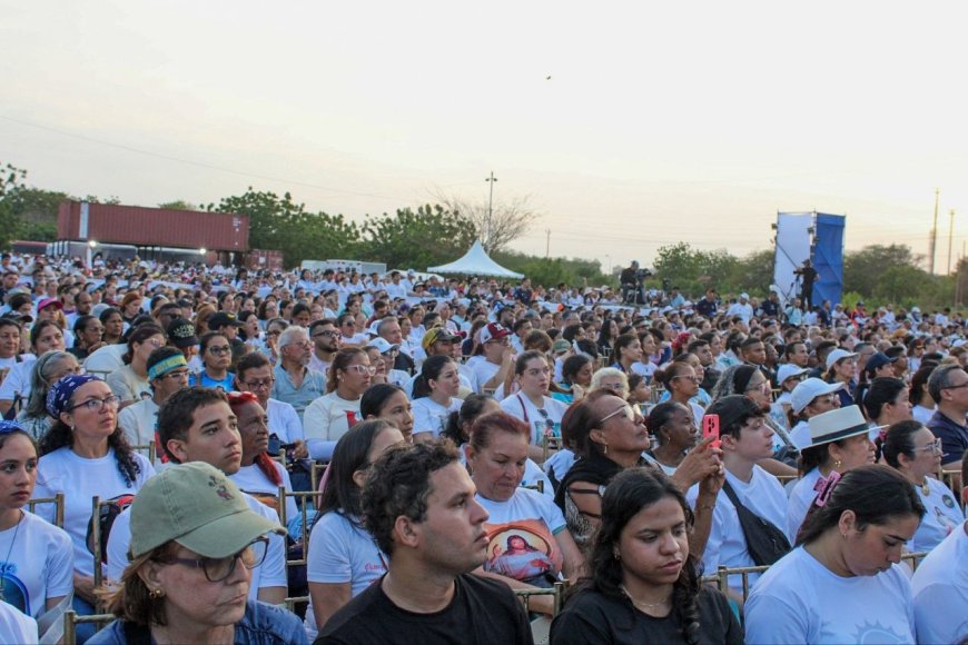 100 mil feligreses acompañaron la imagen de Jesús de la Divina Misericordia. 