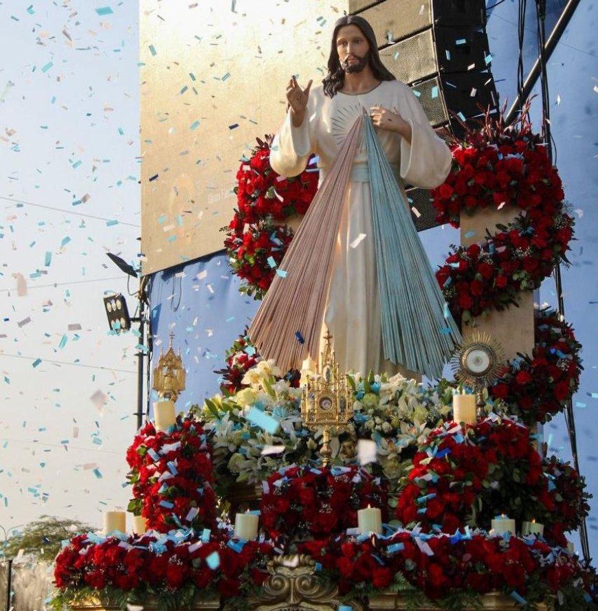 100 mil feligreses acompañaron la imagen de Jesús de la Divina Misericordia. 