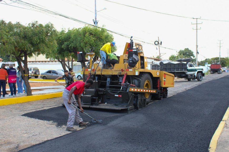 En Los Aceitunos bailan en un pié por el asfaltado que les dio Di Martino