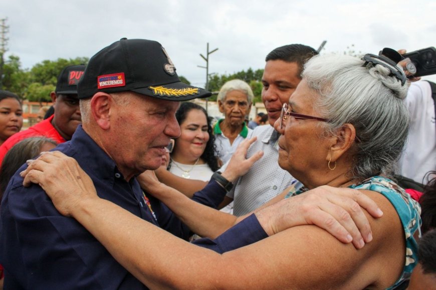 En Los Aceitunos bailan en un pié por el asfaltado que les dio Di Martino